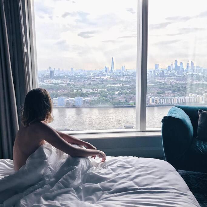 Skyview Waterside City Luxury Apartment London Exteriör bild