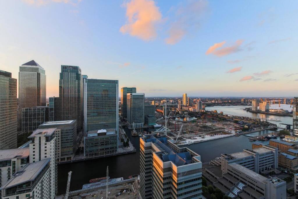 Skyview Waterside City Luxury Apartment London Exteriör bild
