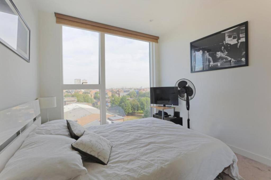 Skyview Waterside City Luxury Apartment London Exteriör bild